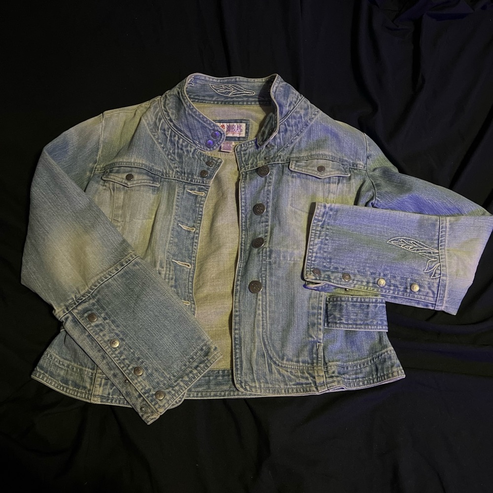 denim jacket with cute leaf accents! perfect condition